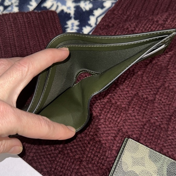 Men’s Or Women’s Coach Tri-fold wallet with Smaller ID/Passport holder inside! - Picture 15 of 17